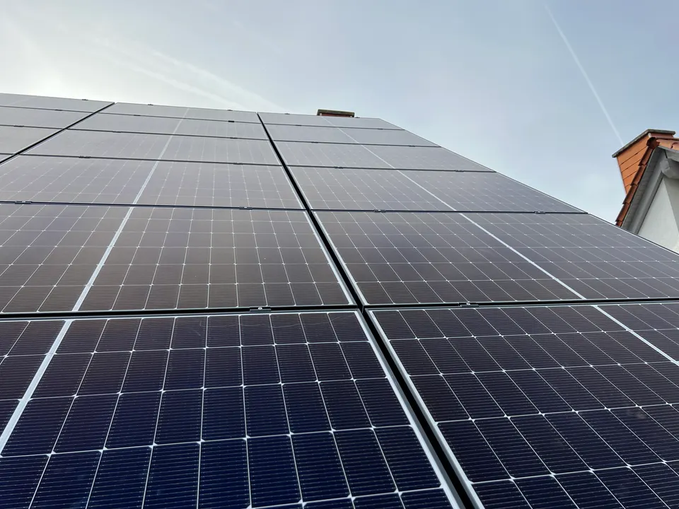 Solarmodule Nahaufnahme nach der Montage