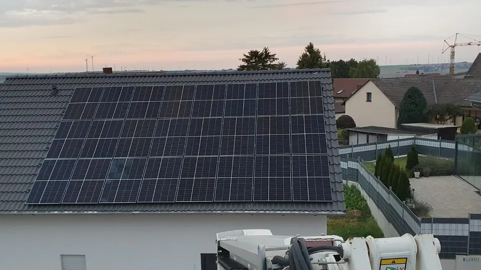 Solaranlage Einfamilienhaus Luftaufnahme